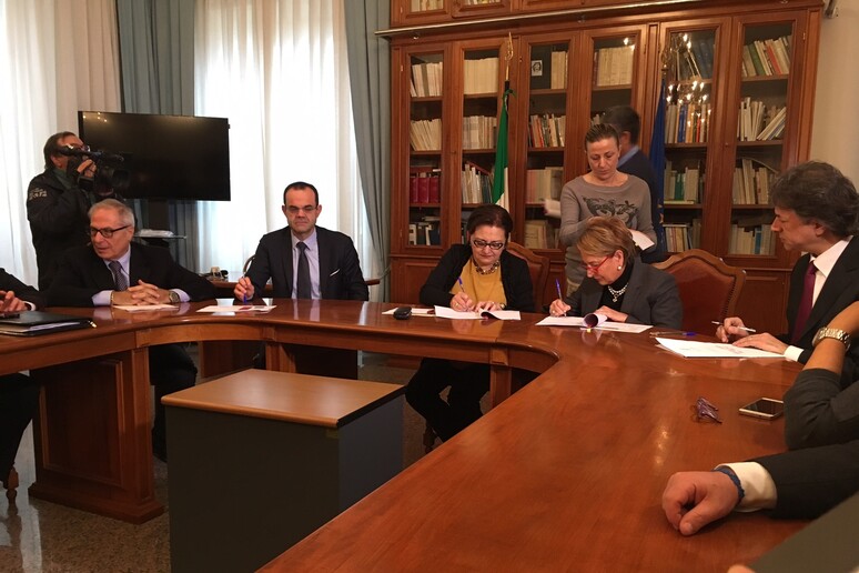- RIPRODUZIONE RISERVATA