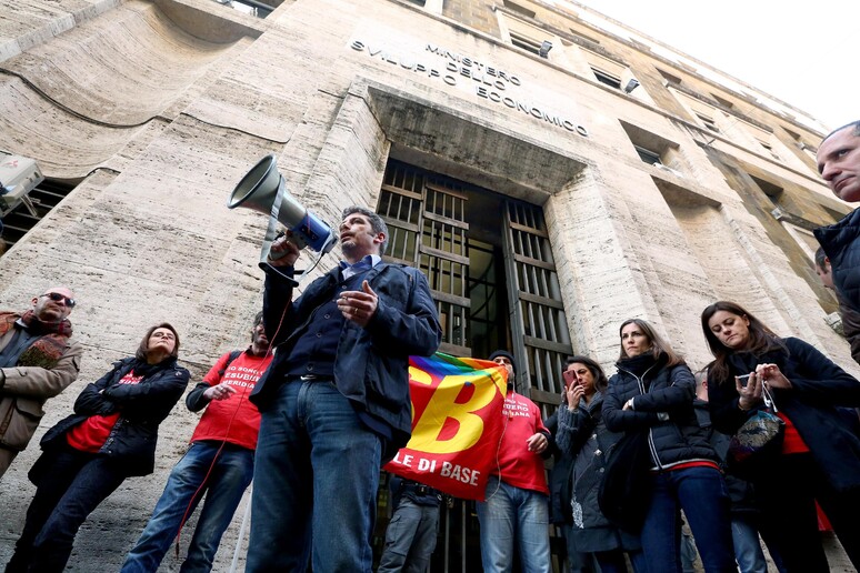 - RIPRODUZIONE RISERVATA