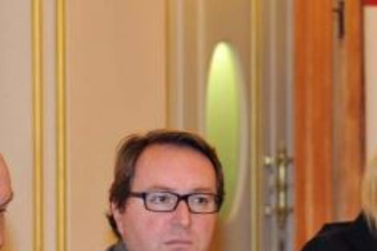 - RIPRODUZIONE RISERVATA