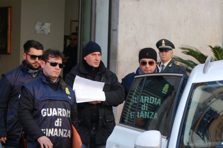- RIPRODUZIONE RISERVATA