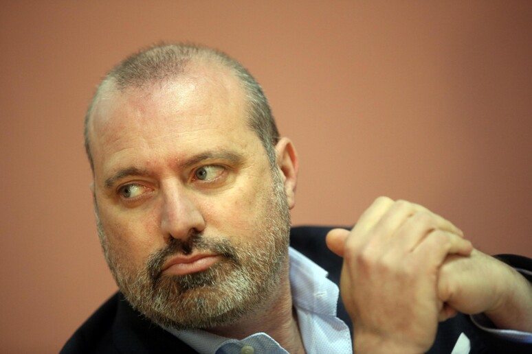 - RIPRODUZIONE RISERVATA