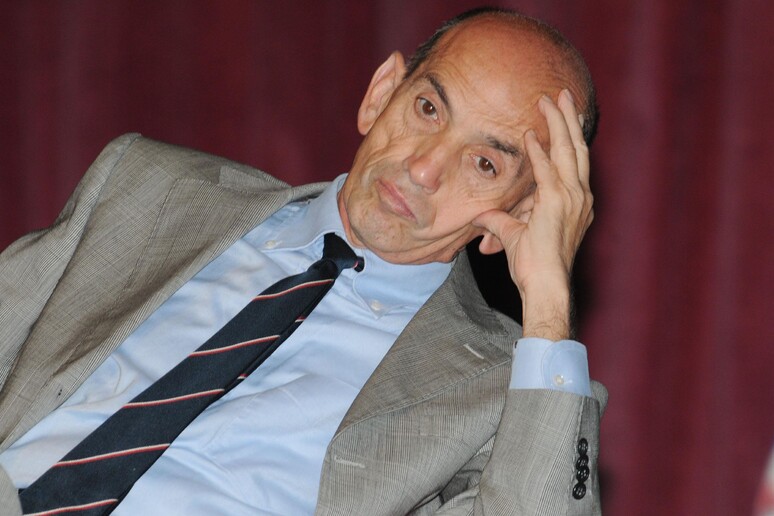 - RIPRODUZIONE RISERVATA