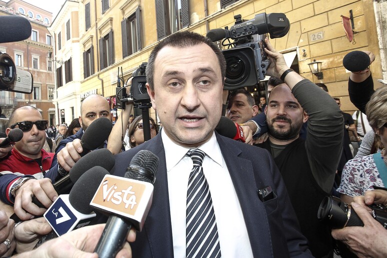 - RIPRODUZIONE RISERVATA