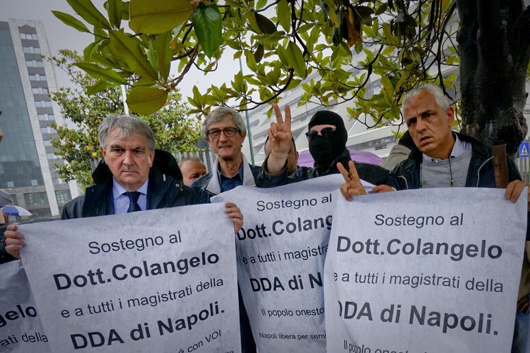 - RIPRODUZIONE RISERVATA