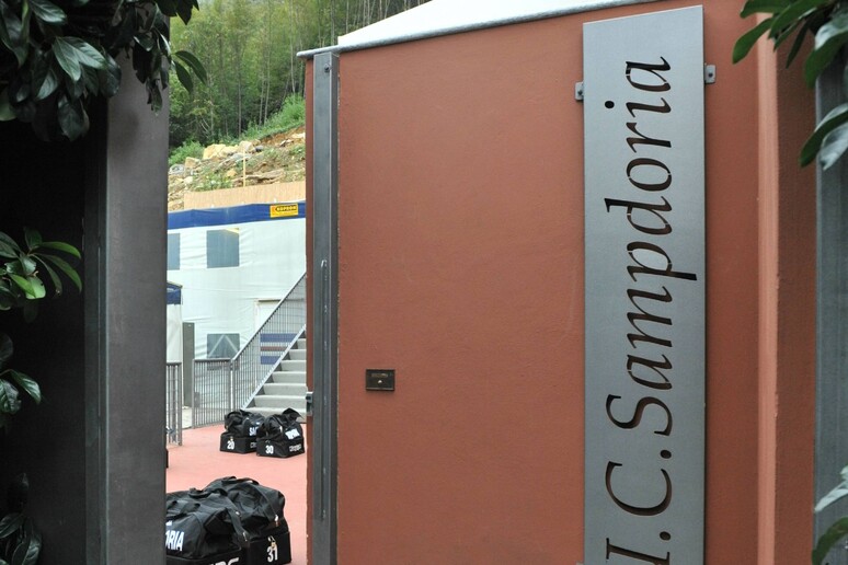 - RIPRODUZIONE RISERVATA