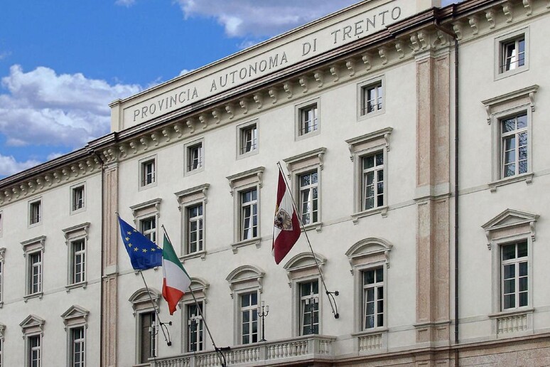 - RIPRODUZIONE RISERVATA