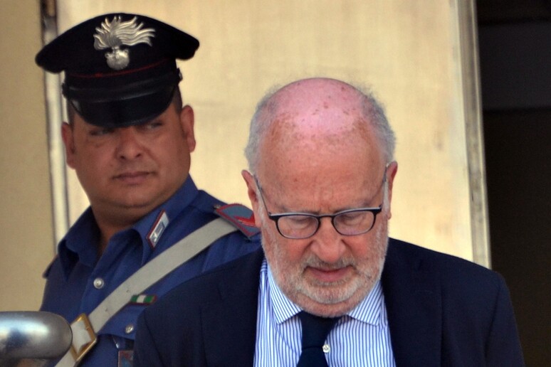 - RIPRODUZIONE RISERVATA