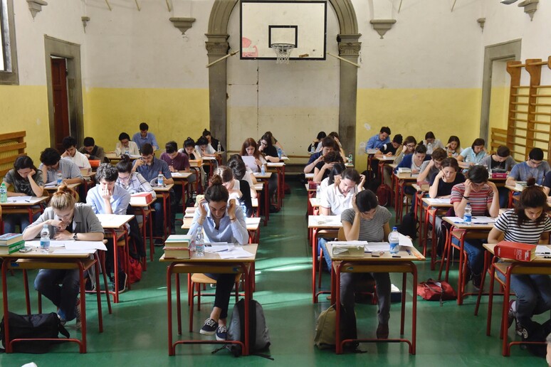 - RIPRODUZIONE RISERVATA