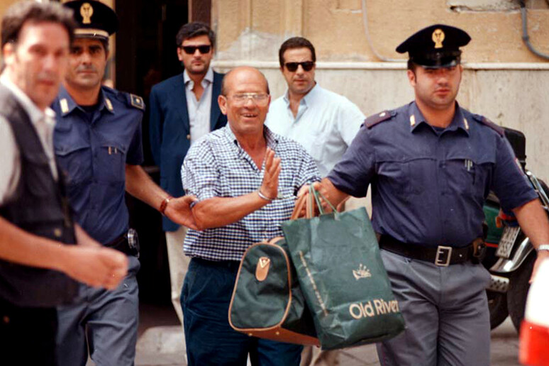 - RIPRODUZIONE RISERVATA