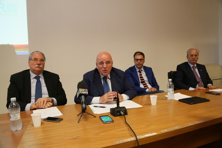 - RIPRODUZIONE RISERVATA