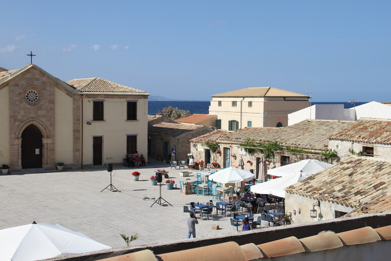 La piazza di Marzamemi - RIPRODUZIONE RISERVATA