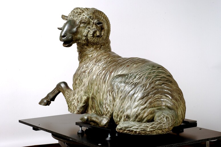 L 'ariete in bronzo - RIPRODUZIONE RISERVATA