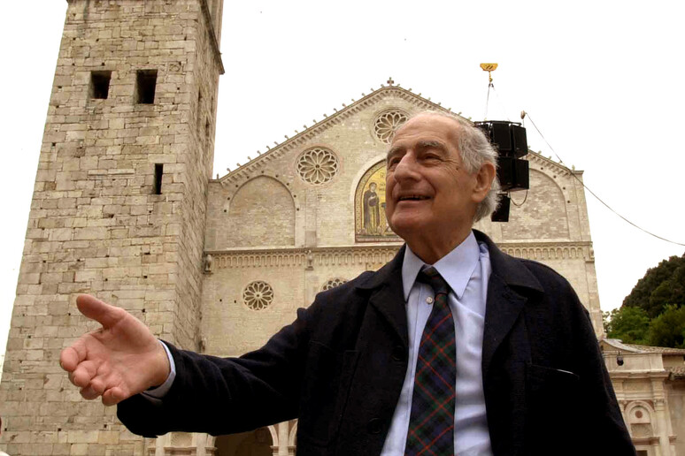 - RIPRODUZIONE RISERVATA