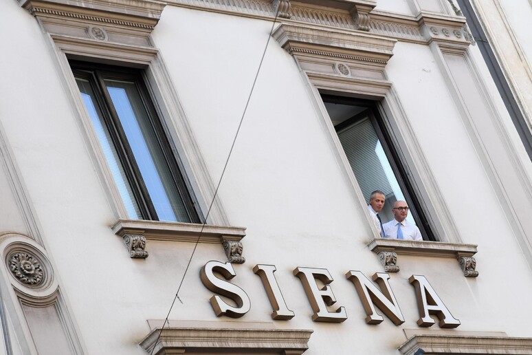 - RIPRODUZIONE RISERVATA