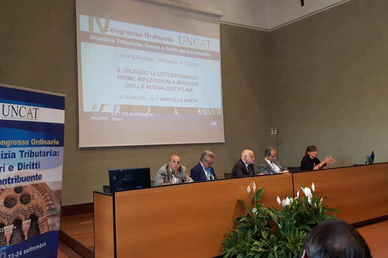 - RIPRODUZIONE RISERVATA