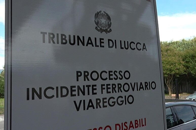 - RIPRODUZIONE RISERVATA