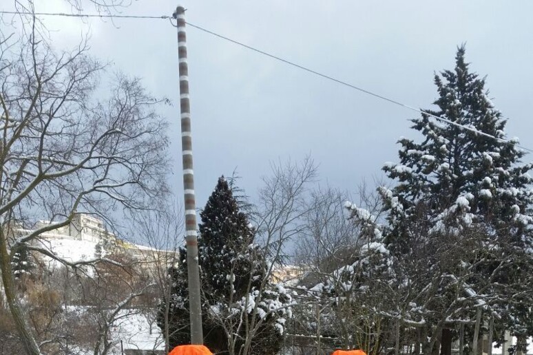Maltempo: neve e gelo nel Salernitano, ghanesi tra volontari - RIPRODUZIONE RISERVATA