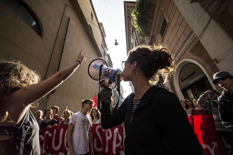 - RIPRODUZIONE RISERVATA