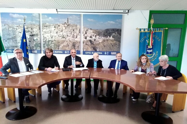 - RIPRODUZIONE RISERVATA