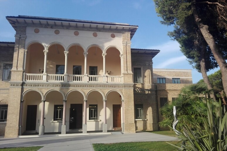 - RIPRODUZIONE RISERVATA