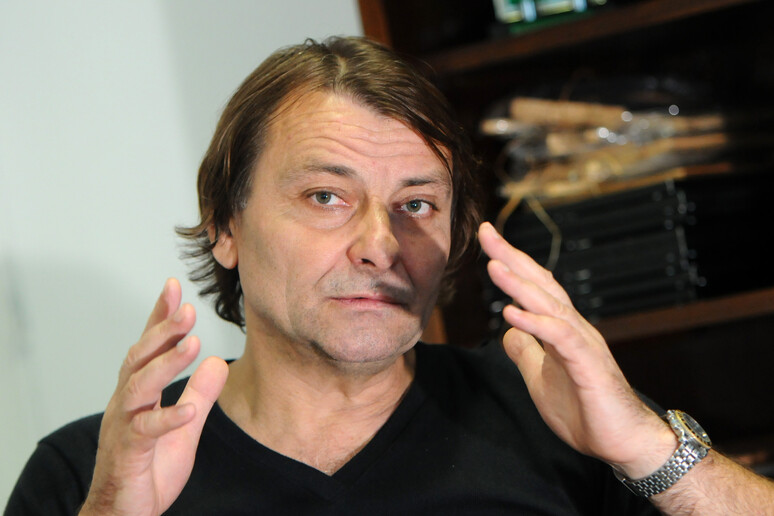 - RIPRODUZIONE RISERVATA
