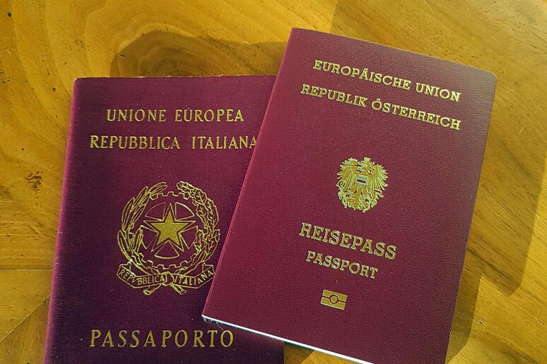 - RIPRODUZIONE RISERVATA