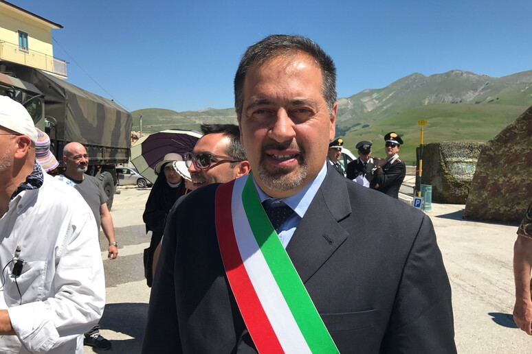 - RIPRODUZIONE RISERVATA