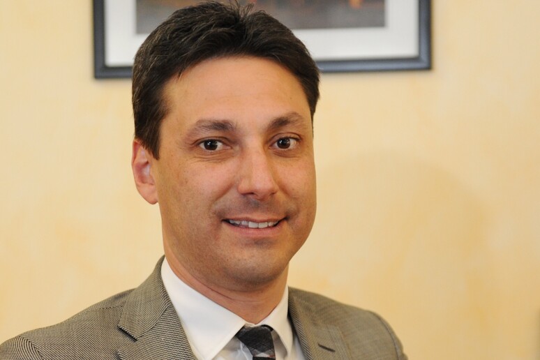 - RIPRODUZIONE RISERVATA