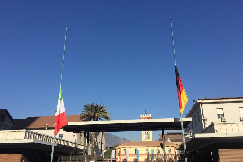 - RIPRODUZIONE RISERVATA