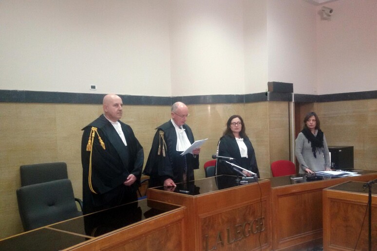 - RIPRODUZIONE RISERVATA