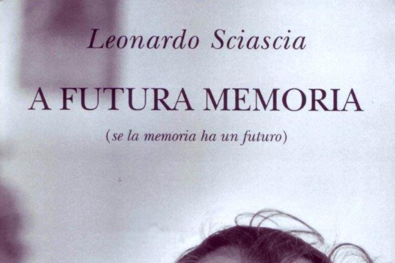 La copertina di  'A futura memoria ' di Leonardo Sciascia - RIPRODUZIONE RISERVATA