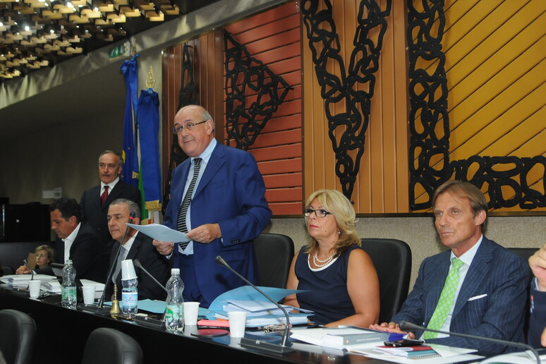 - RIPRODUZIONE RISERVATA