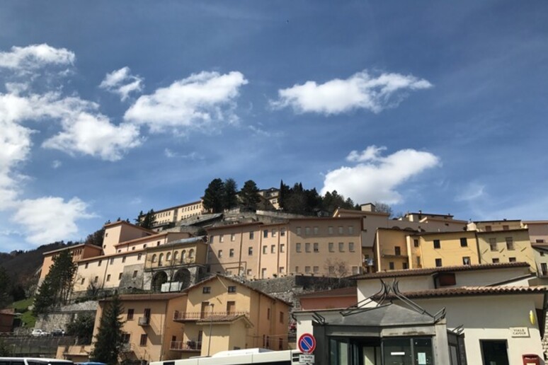 - RIPRODUZIONE RISERVATA