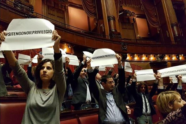 Foto d 'archivio di una protesta M5s in Aula - RIPRODUZIONE RISERVATA