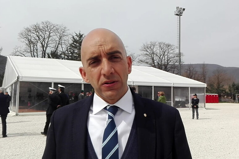 - RIPRODUZIONE RISERVATA