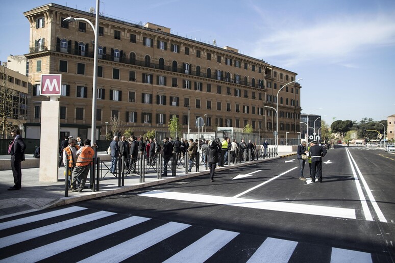 - RIPRODUZIONE RISERVATA