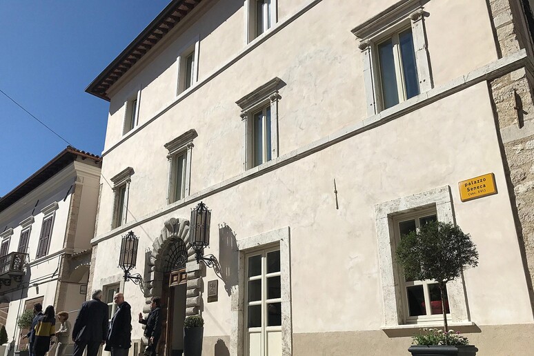 Palazzo Seneca, l 'albergo riaperto a Norcia dalla famiglia Bianconi - RIPRODUZIONE RISERVATA