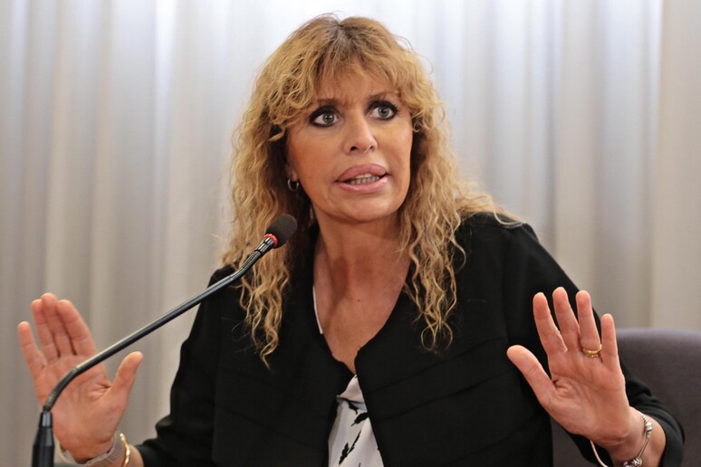 - RIPRODUZIONE RISERVATA