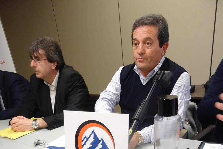 - RIPRODUZIONE RISERVATA
