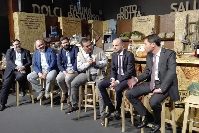 - RIPRODUZIONE RISERVATA