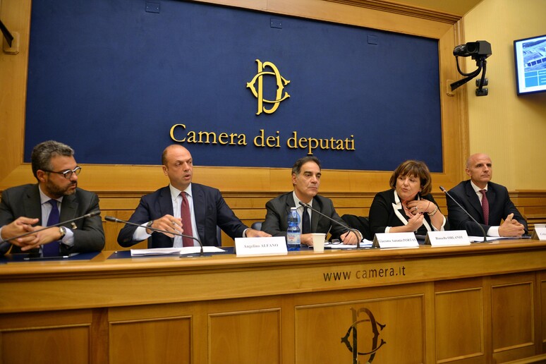 - RIPRODUZIONE RISERVATA