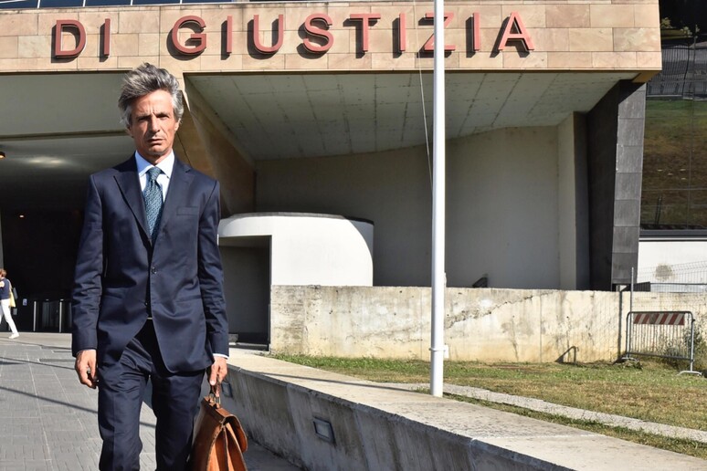 - RIPRODUZIONE RISERVATA