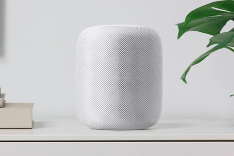Apple: consegne HomePod slittano a inizio 2018 - RIPRODUZIONE RISERVATA