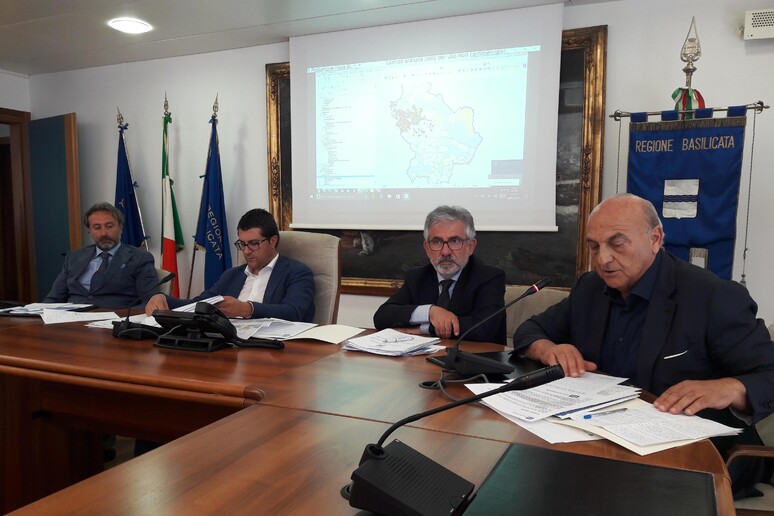 - RIPRODUZIONE RISERVATA