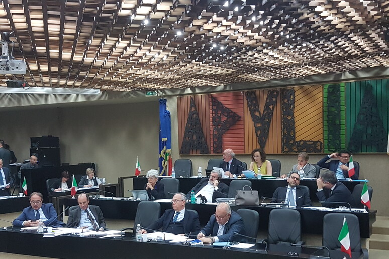 - RIPRODUZIONE RISERVATA