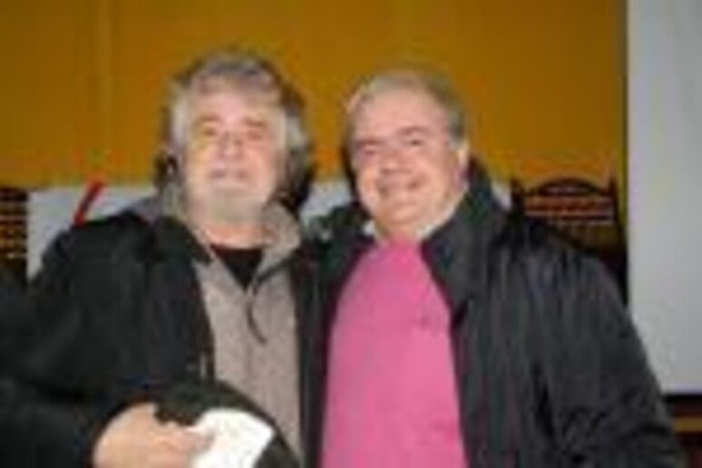 Una immagine di Vincenzo Cicchetti (D) tratta dal blog di Beppe Grillo - RIPRODUZIONE RISERVATA