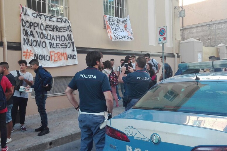 - RIPRODUZIONE RISERVATA