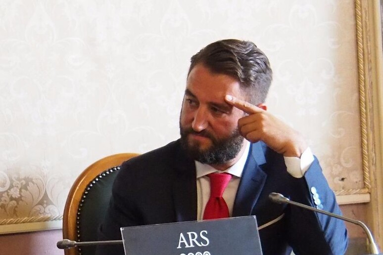 - RIPRODUZIONE RISERVATA