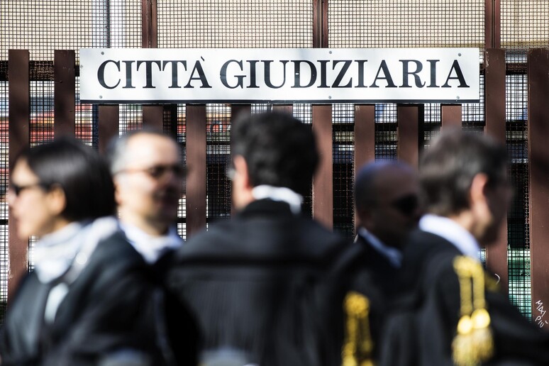 - RIPRODUZIONE RISERVATA