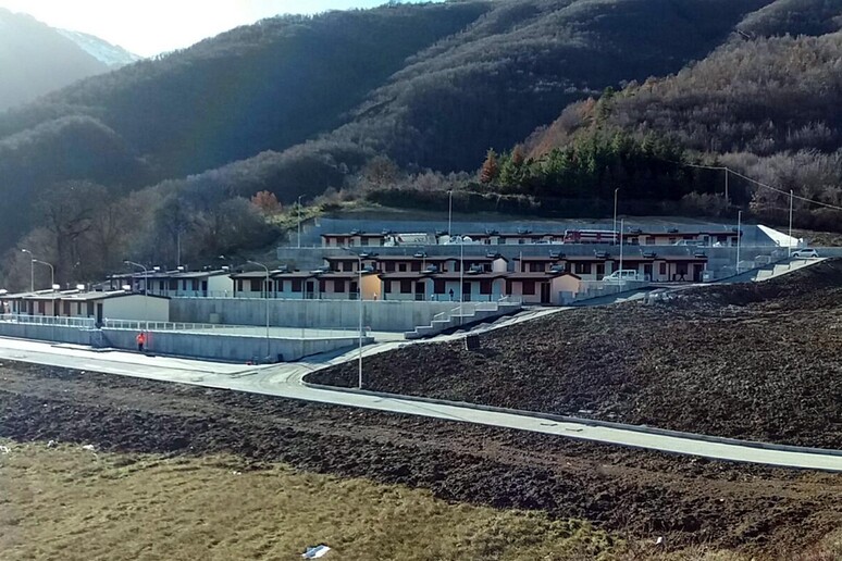 - RIPRODUZIONE RISERVATA